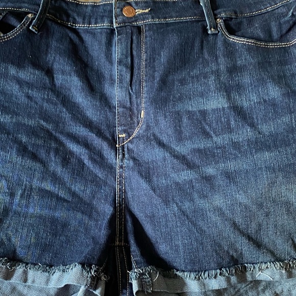 NWT Levi’s Signature Blue Jean Denim Shorts - Picture 2 of 4